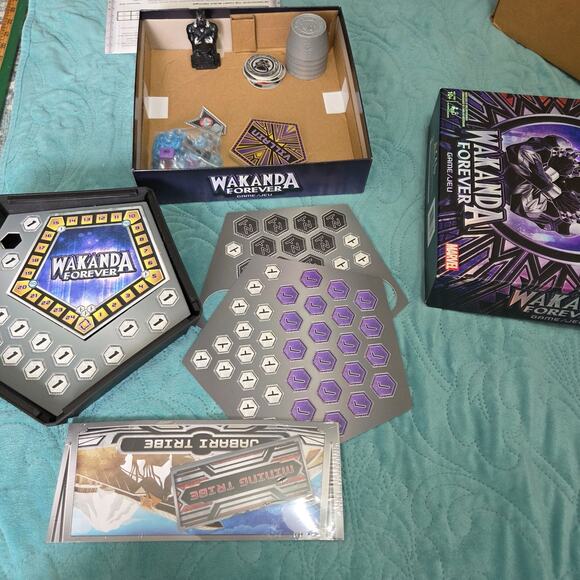 Marvel Wakanda Forever Black Panther Dice Rolling Family Board Game - Picture 3 of 7